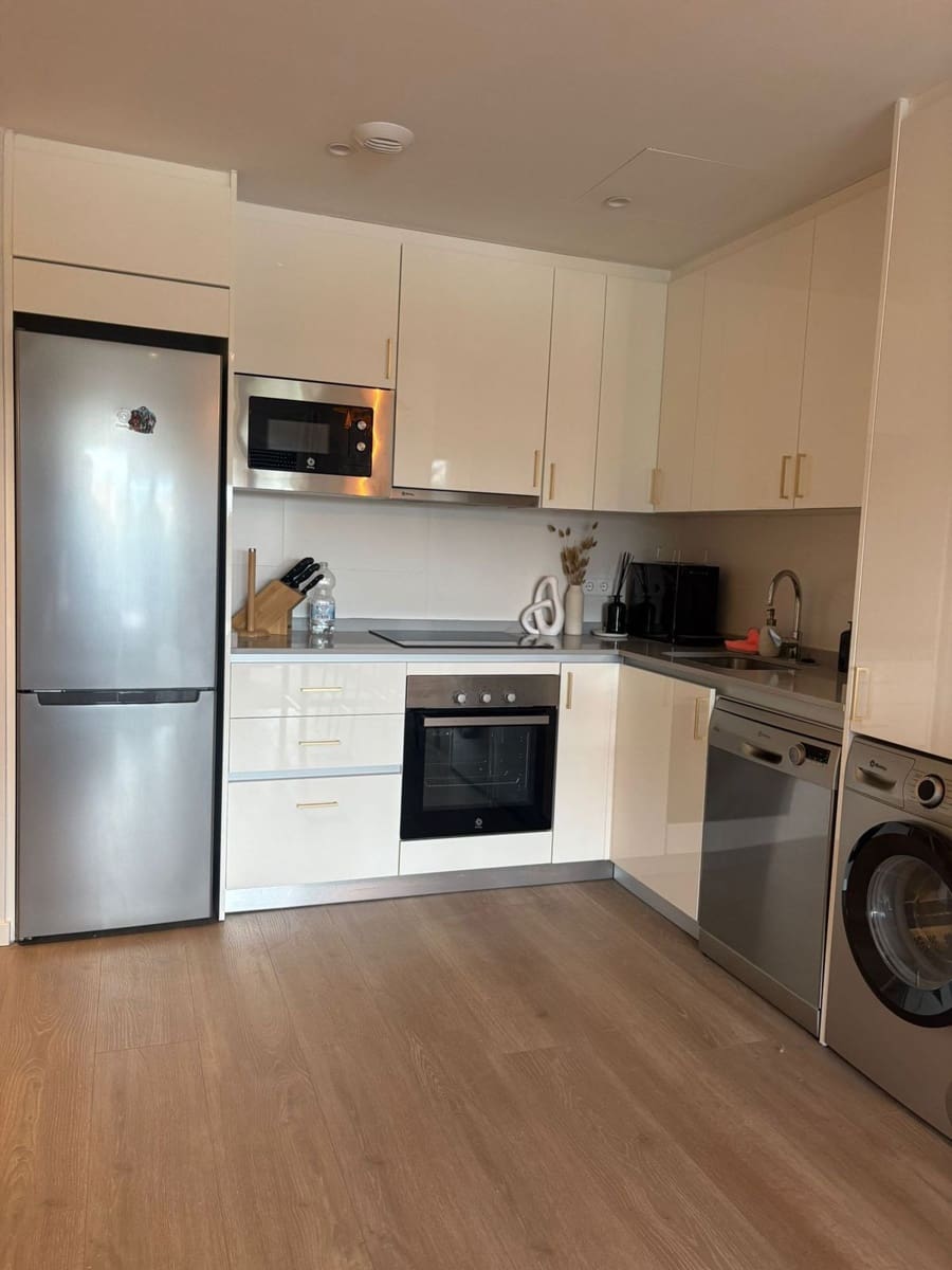 Piso de 2 habitaciones en Estepona en venta con piscina garaje - 431.600 € (Ref: 9617144)