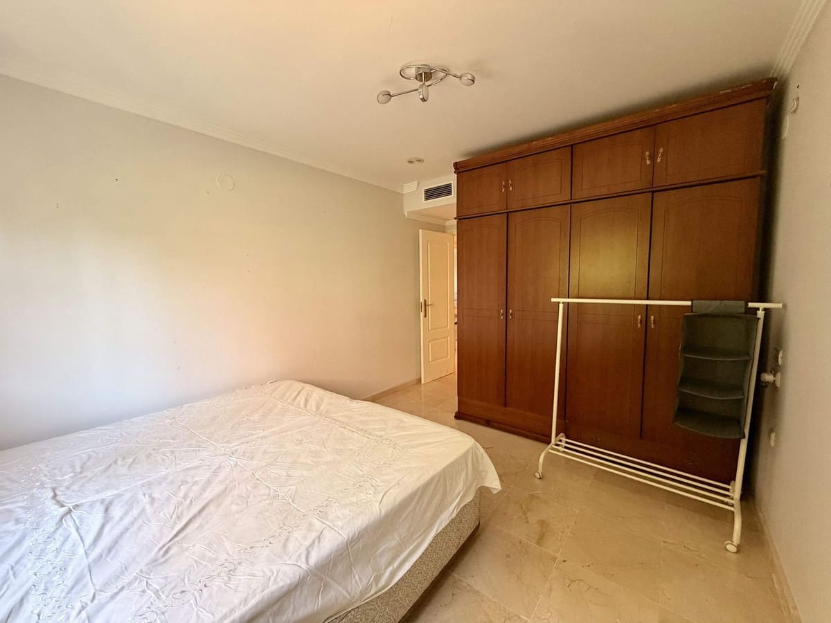 Piso de 2 habitaciones en Marbella en venta con piscina garaje - 437.000 € (Ref: 9617145)