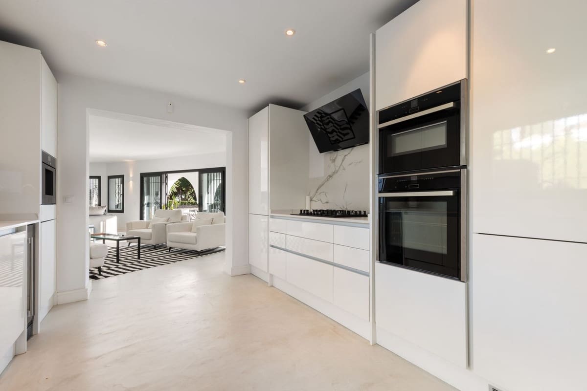 5 slaapkamer Villa te koop in Marbella met zwembad - € 2.495.000 (Ref: 9618751)