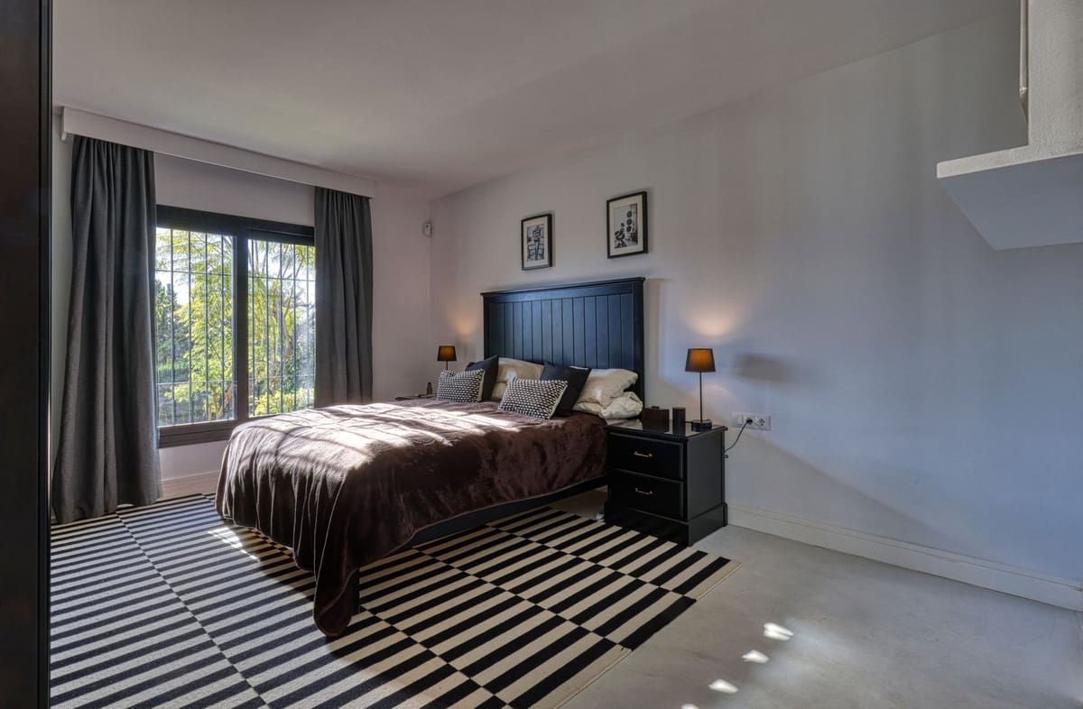 5 slaapkamer Villa te koop in Marbella met zwembad - € 2.495.000 (Ref: 9618751)