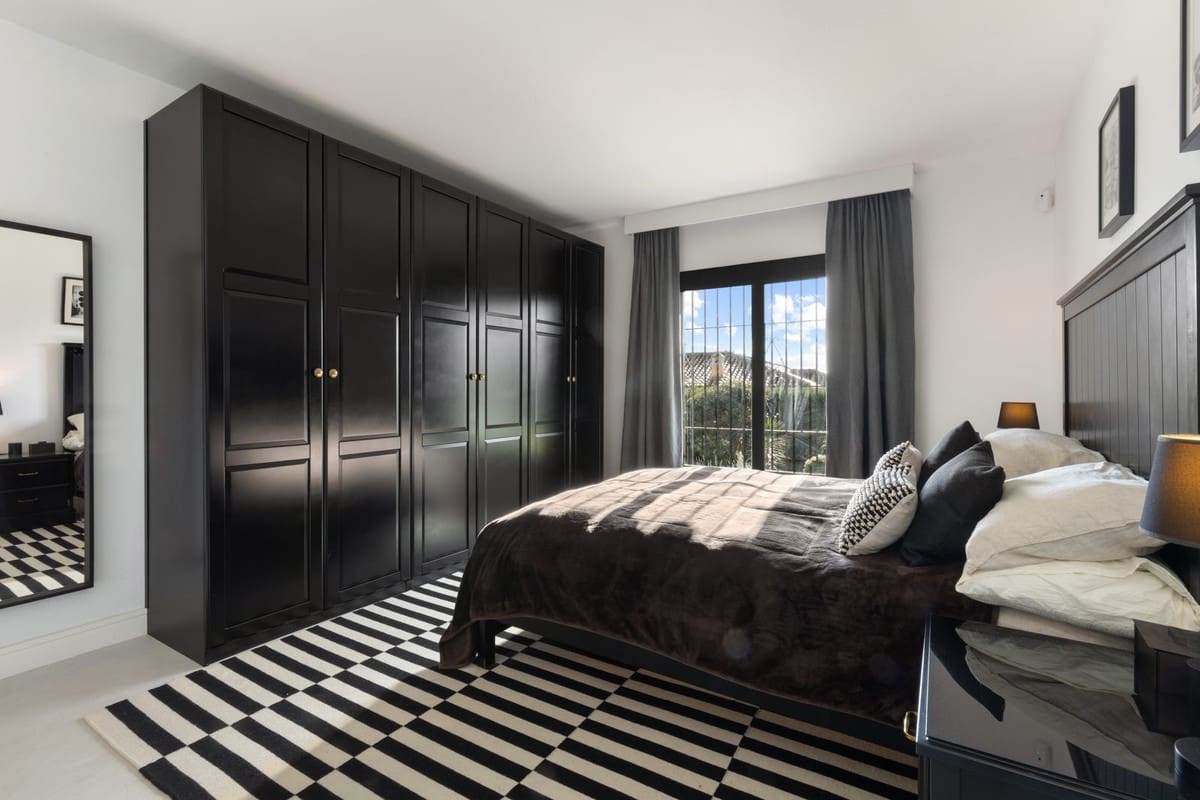 5 slaapkamer Villa te koop in Marbella met zwembad - € 2.495.000 (Ref: 9618751)