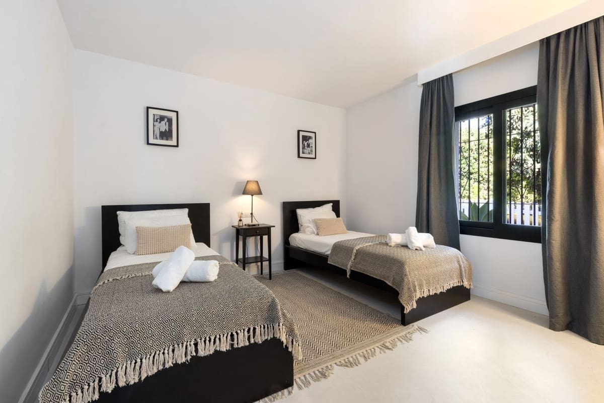 5 slaapkamer Villa te koop in Marbella met zwembad - € 2.495.000 (Ref: 9618751)