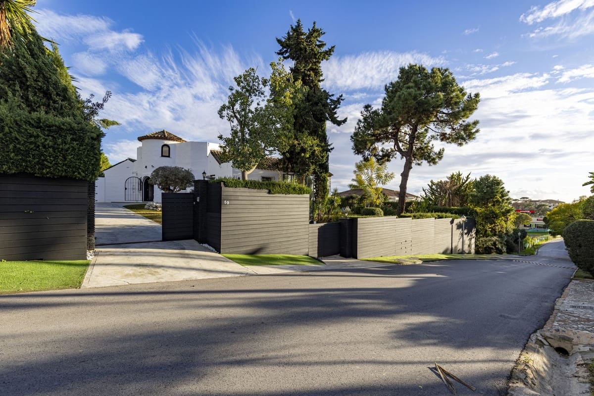 5 slaapkamer Villa te koop in Marbella met zwembad - € 2.495.000 (Ref: 9618751)