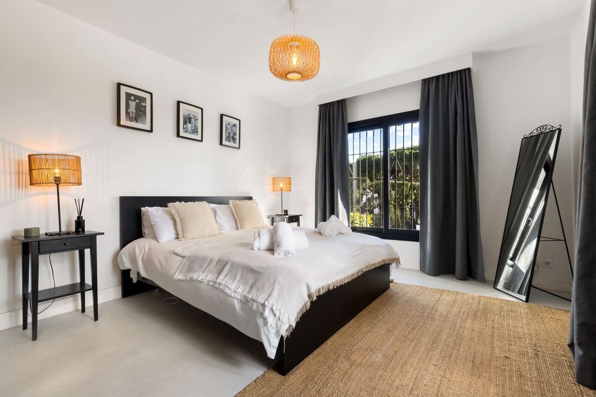 5 slaapkamer Villa te koop in Marbella met zwembad - € 2.495.000 (Ref: 9618751)