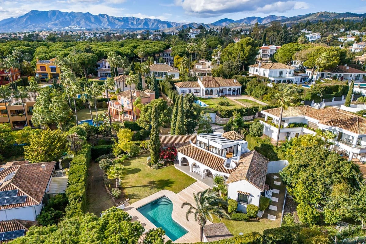 5 slaapkamer Villa te koop in Marbella met zwembad - € 2.495.000 (Ref: 9618751)
