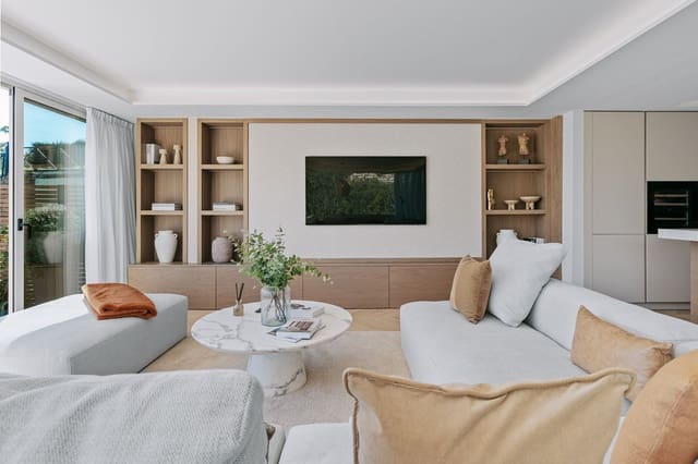 3 makuuhuone Asunto myytävänä paikassa Las Brisas, Marbella mukana uima-altaan 
autotalli - 1 350 000 € (Ref: 9622634)