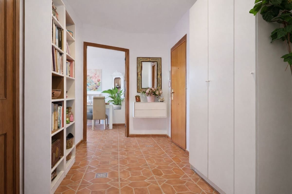 Piso de 3 habitaciones en Estepona en venta con garaje - 699.000 € (Ref: 9622766)