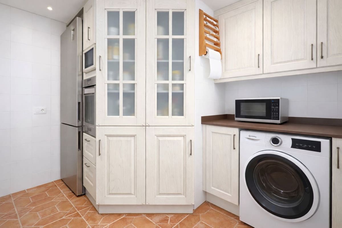 Piso de 3 habitaciones en Estepona en venta con garaje - 699.000 € (Ref: 9622766)