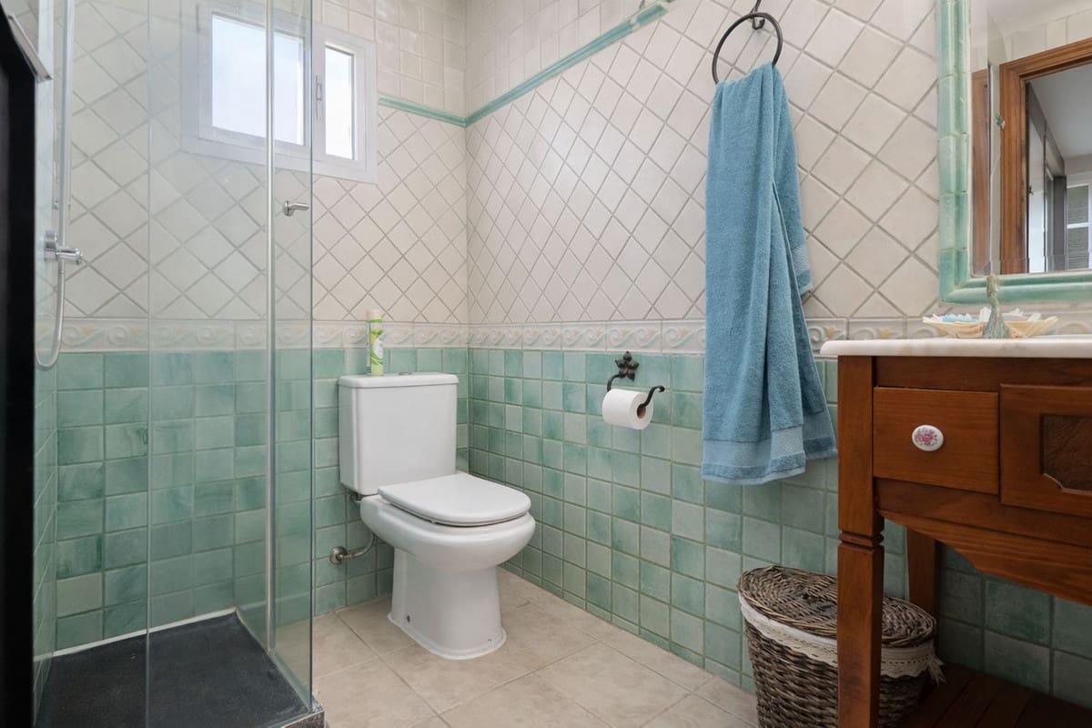 Piso de 3 habitaciones en Estepona en venta con garaje - 699.000 € (Ref: 9622766)