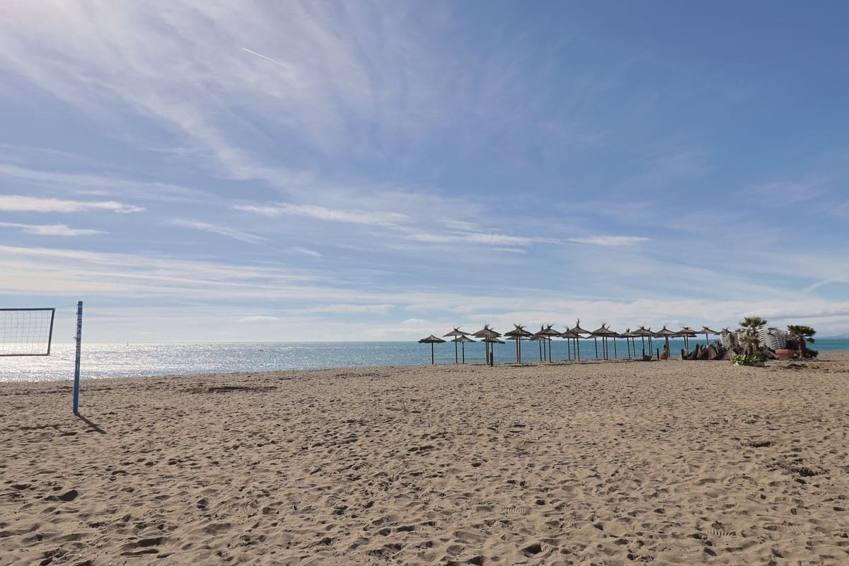 Piso de 3 habitaciones en Estepona en venta con garaje - 699.000 € (Ref: 9622766)