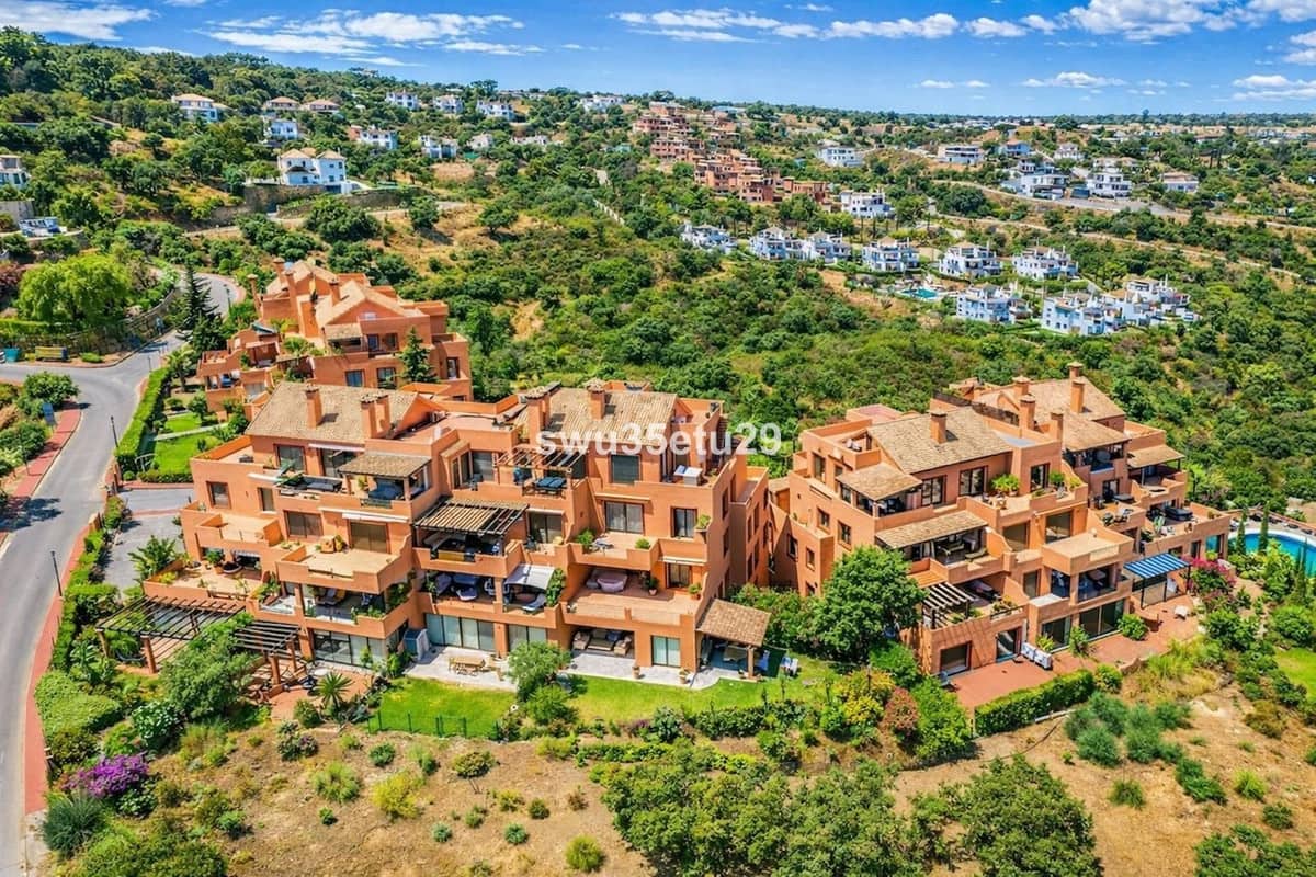 2 Zimmer Wohnung zu verkaufen in Ojen mit Pool Garage - 480.000 € (Ref: 9622767)