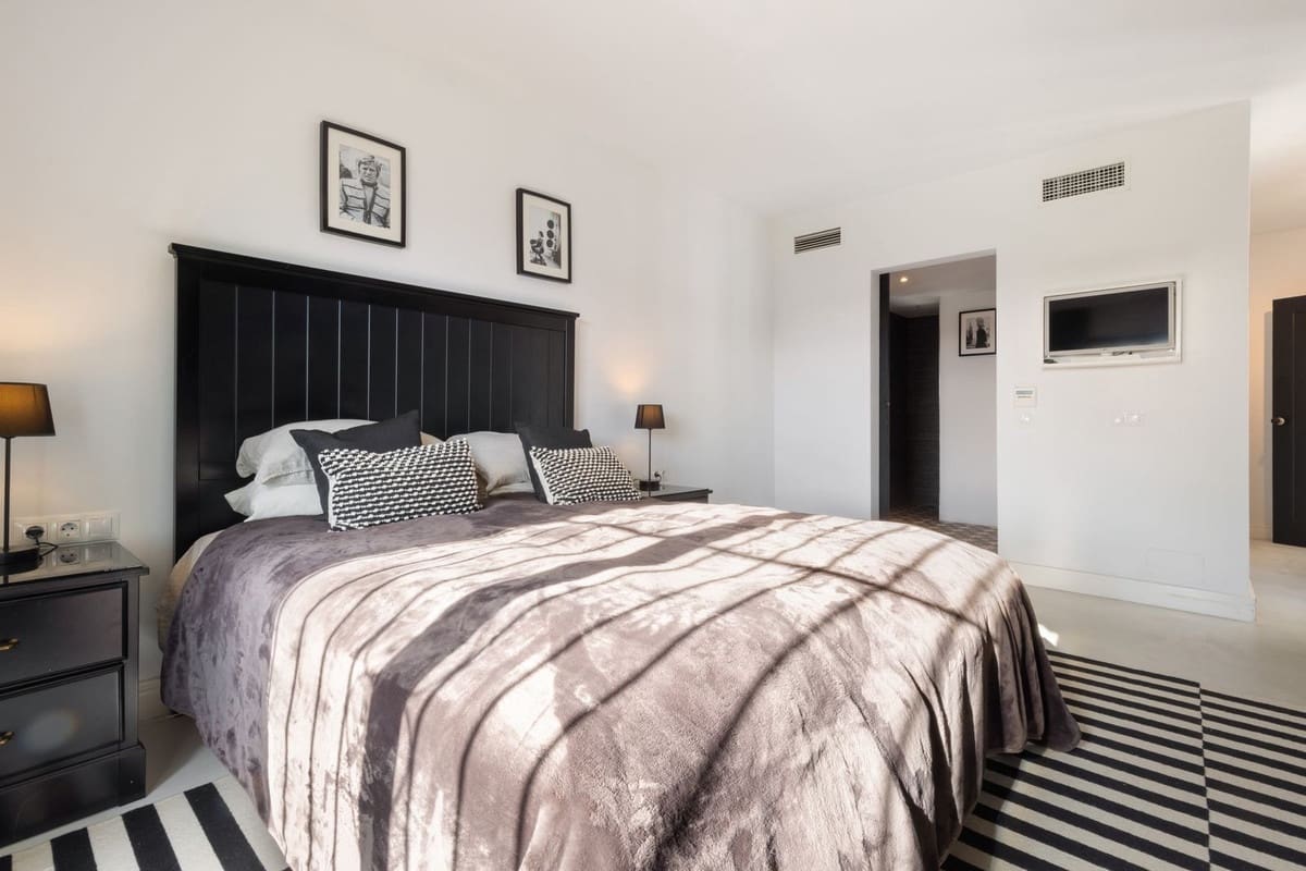 5 sovrum Villa till salu i Marbella med pool - 2 495 000 € (Ref: 9622768)