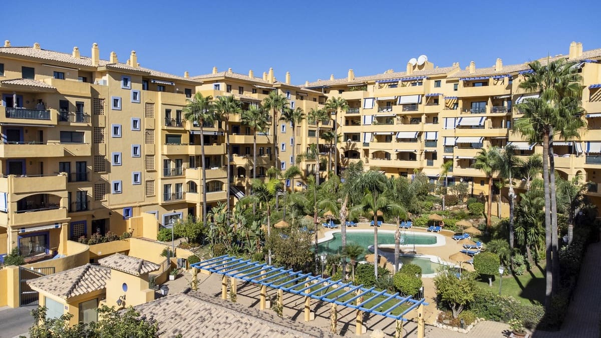 2 soverom Leilighet til salgs i Marbella med svømmebasseng garasje - € 580 000 (Ref: 9622770)