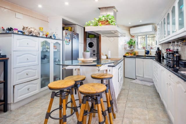 6 soveværelse Villa til salg i Sant Genís dels Agudells, Barcelona by med garage - € 1.200.000 (Ref: 9626716)