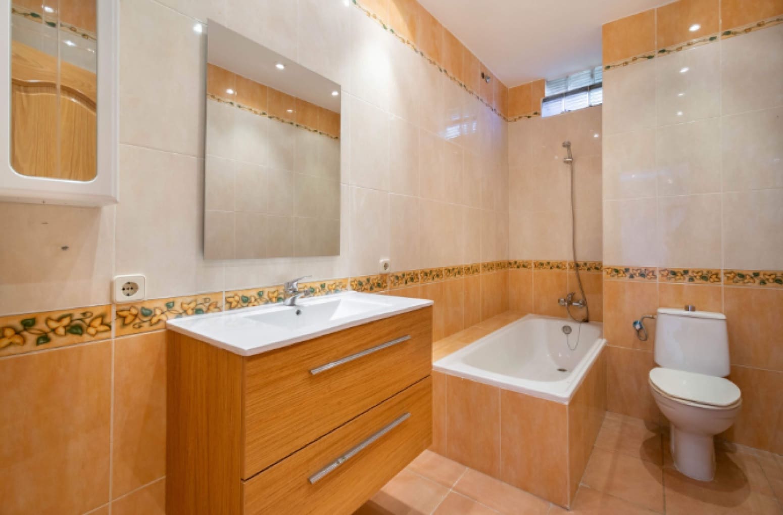 6 soveværelse Villa til salg i Barcelona by med garage - € 1.200.000 (Ref: 9626716)