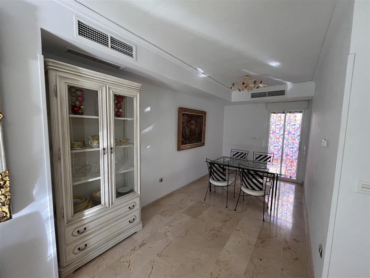 3 soveværelse Villa til salg i Marbella med swimmingpool - € 790.000 (Ref: 9628035)