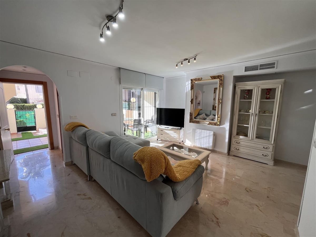 3 soveværelse Villa til salg i Marbella med swimmingpool - € 790.000 (Ref: 9628035)