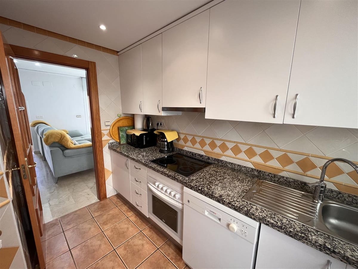 3 soveværelse Villa til salg i Marbella med swimmingpool - € 790.000 (Ref: 9628035)