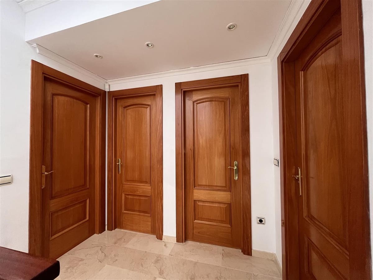 3 soveværelse Villa til salg i Marbella med swimmingpool - € 790.000 (Ref: 9628035)