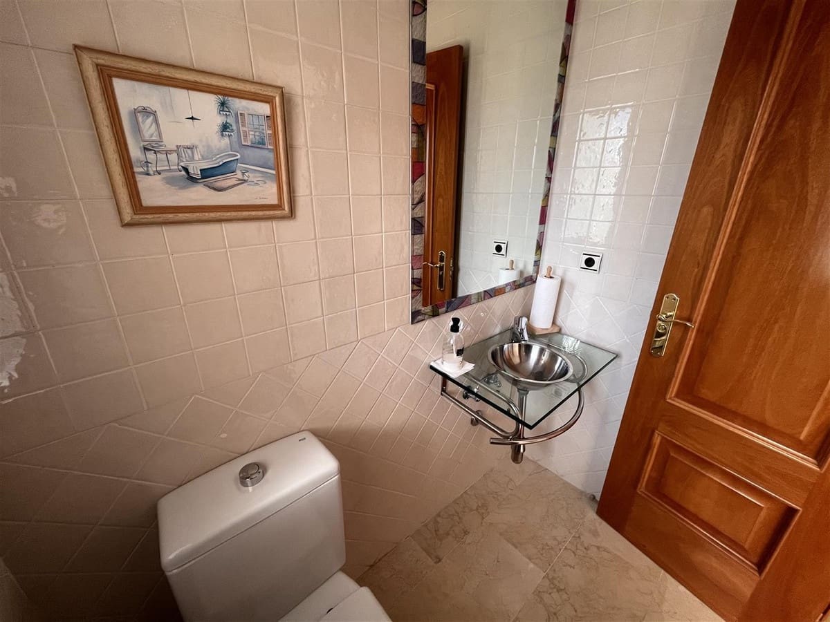 3 soveværelse Villa til salg i Marbella med swimmingpool - € 790.000 (Ref: 9628035)