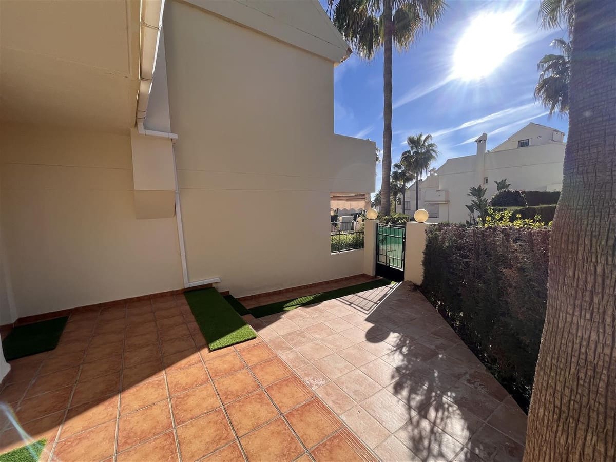 3 soveværelse Villa til salg i Marbella med swimmingpool - € 790.000 (Ref: 9628035)