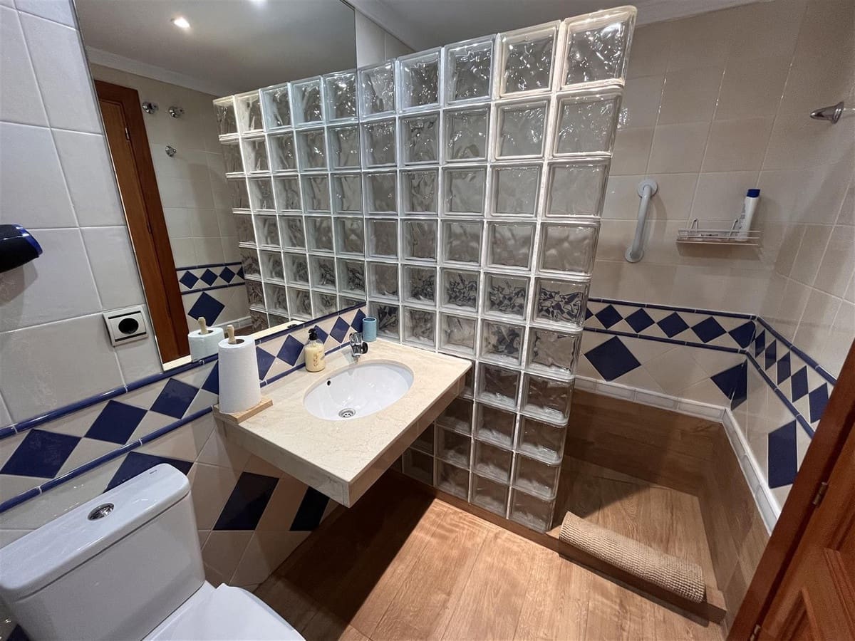 3 soveværelse Villa til salg i Marbella med swimmingpool - € 790.000 (Ref: 9628035)