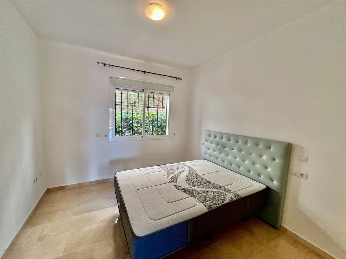 2 slaapkamer Flat te koop in Marbella met zwembad garage - € 390.000 (Ref: 9628224)