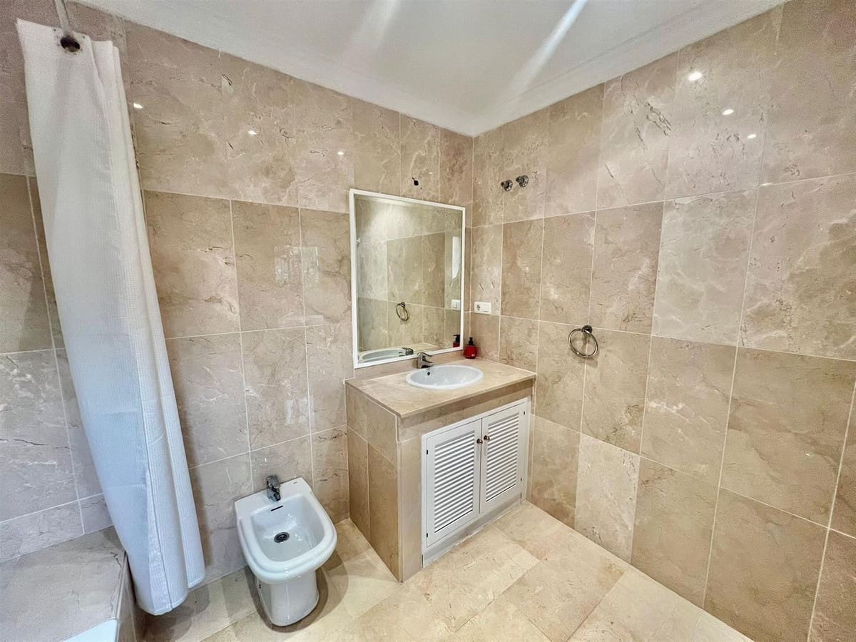 2 slaapkamer Flat te koop in Marbella met zwembad garage - € 390.000 (Ref: 9628224)