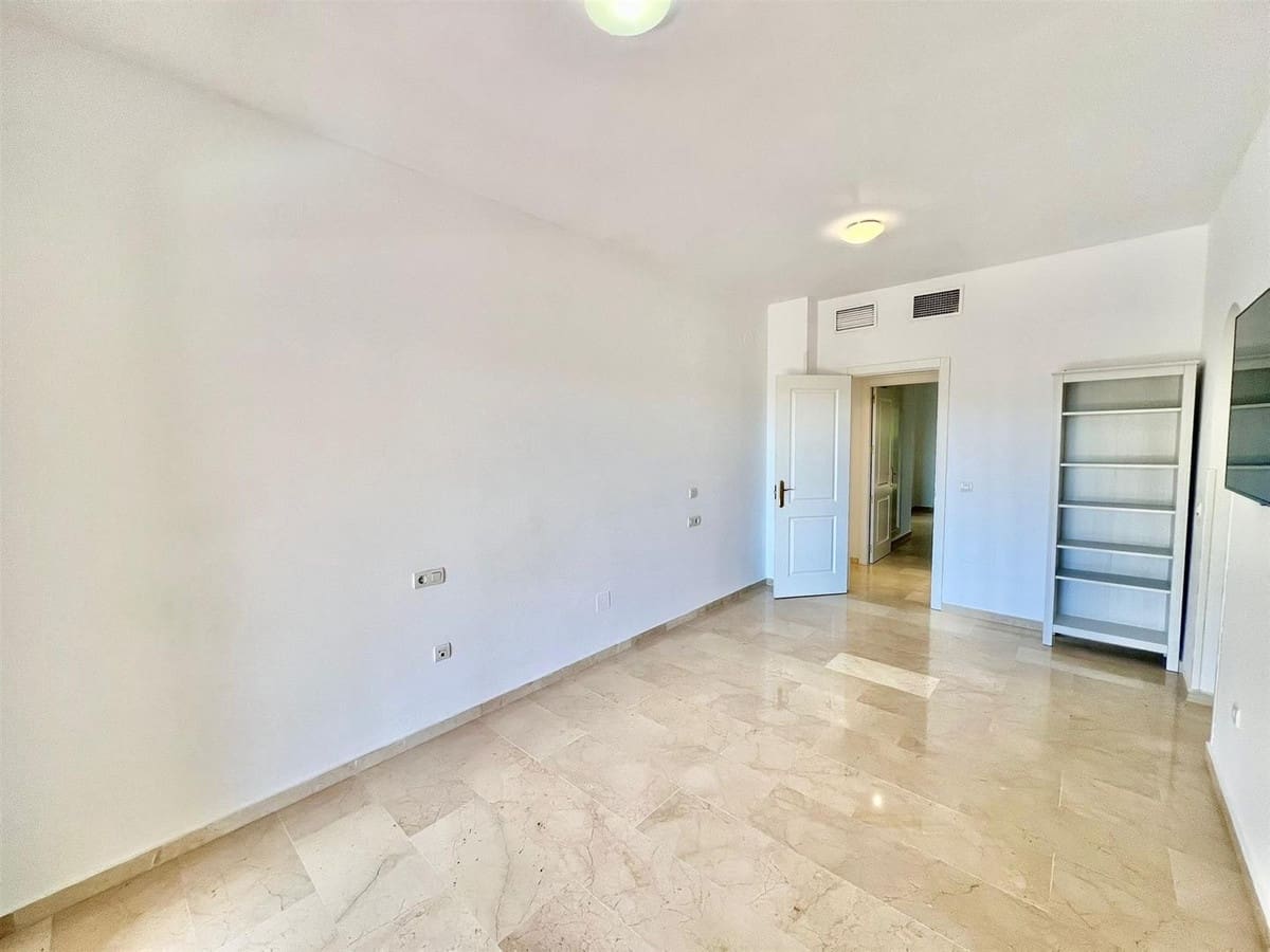 2 slaapkamer Flat te koop in Marbella met zwembad garage - € 390.000 (Ref: 9628224)