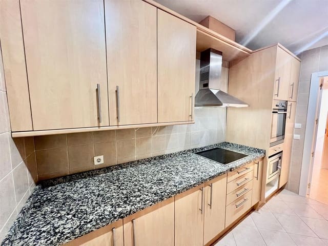 2 slaapkamer Flat te koop in Santa María, Marbella met zwembad garage - € 390.000 (Ref: 9628224)