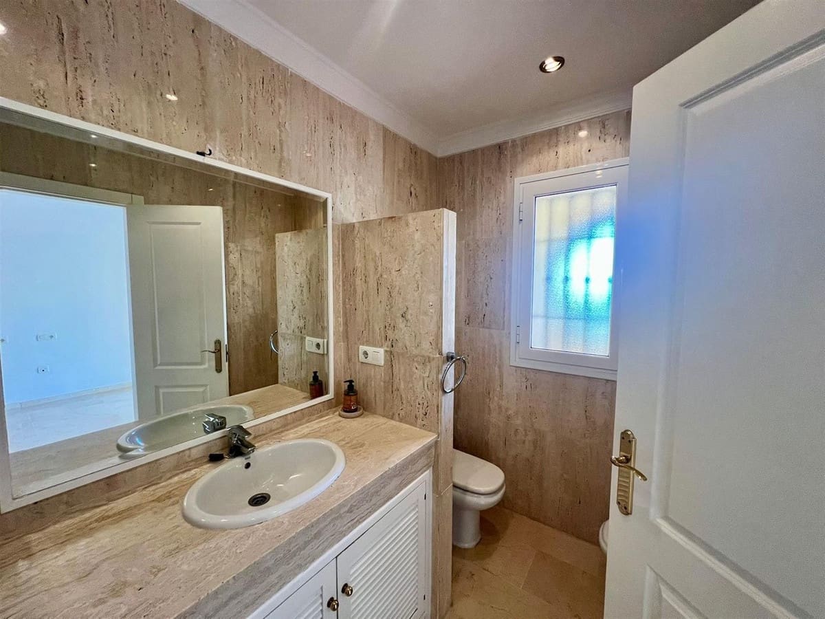 2 slaapkamer Flat te koop in Marbella met zwembad garage - € 390.000 (Ref: 9628224)