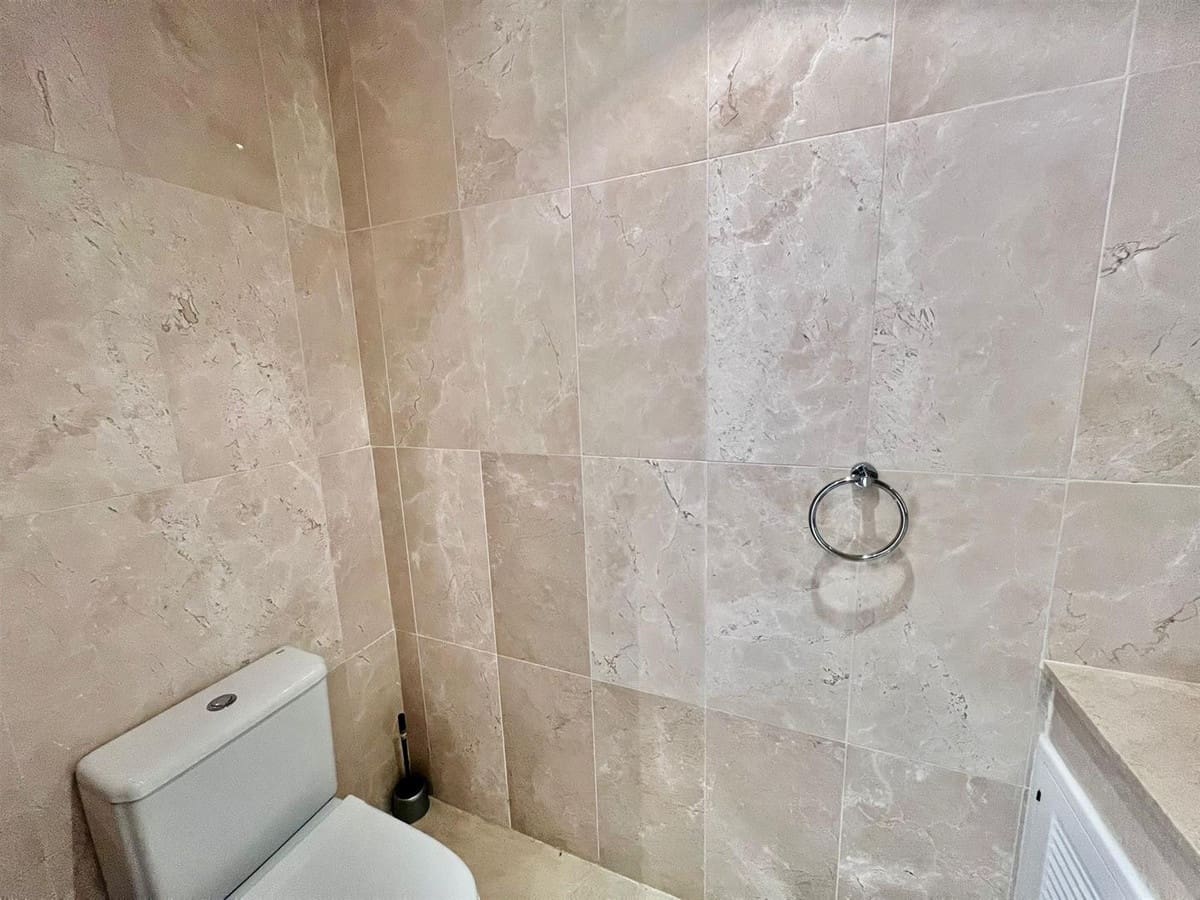 2 slaapkamer Flat te koop in Marbella met zwembad garage - € 390.000 (Ref: 9628224)