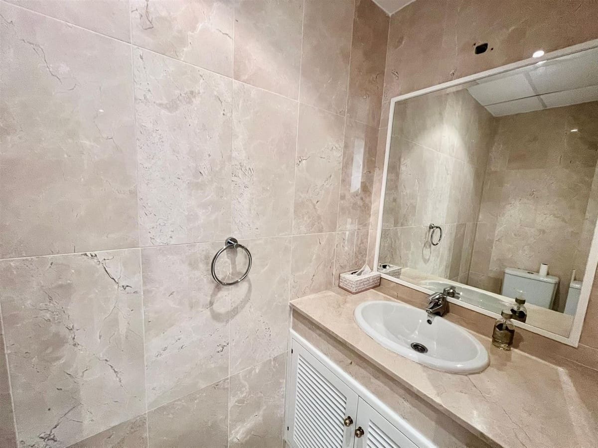 2 slaapkamer Flat te koop in Marbella met zwembad garage - € 390.000 (Ref: 9628224)