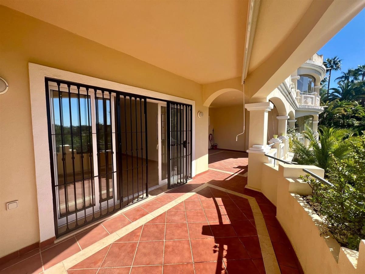 2 slaapkamer Flat te koop in Marbella met zwembad garage - € 390.000 (Ref: 9628224)