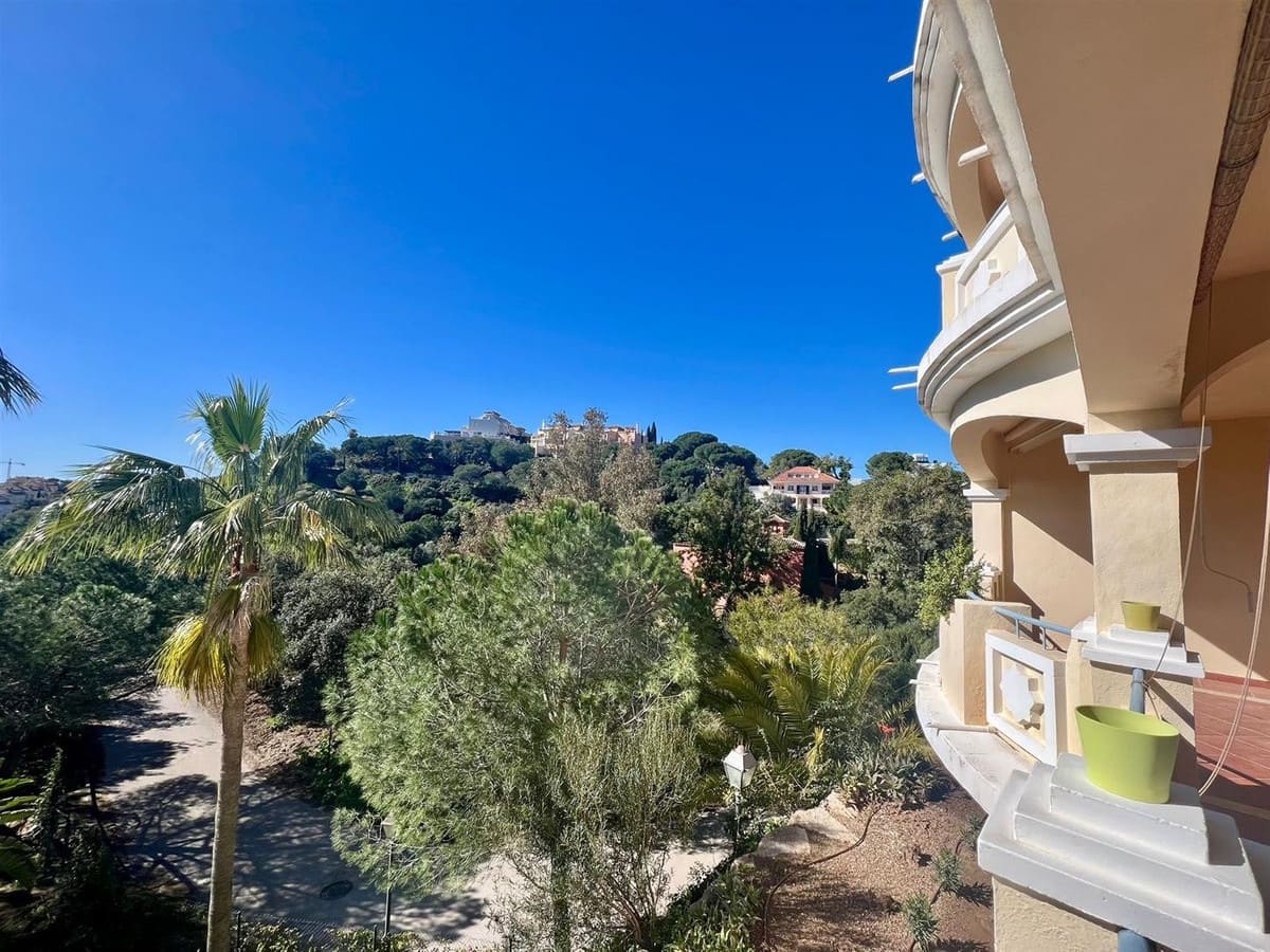 2 slaapkamer Flat te koop in Marbella met zwembad garage - € 390.000 (Ref: 9628224)