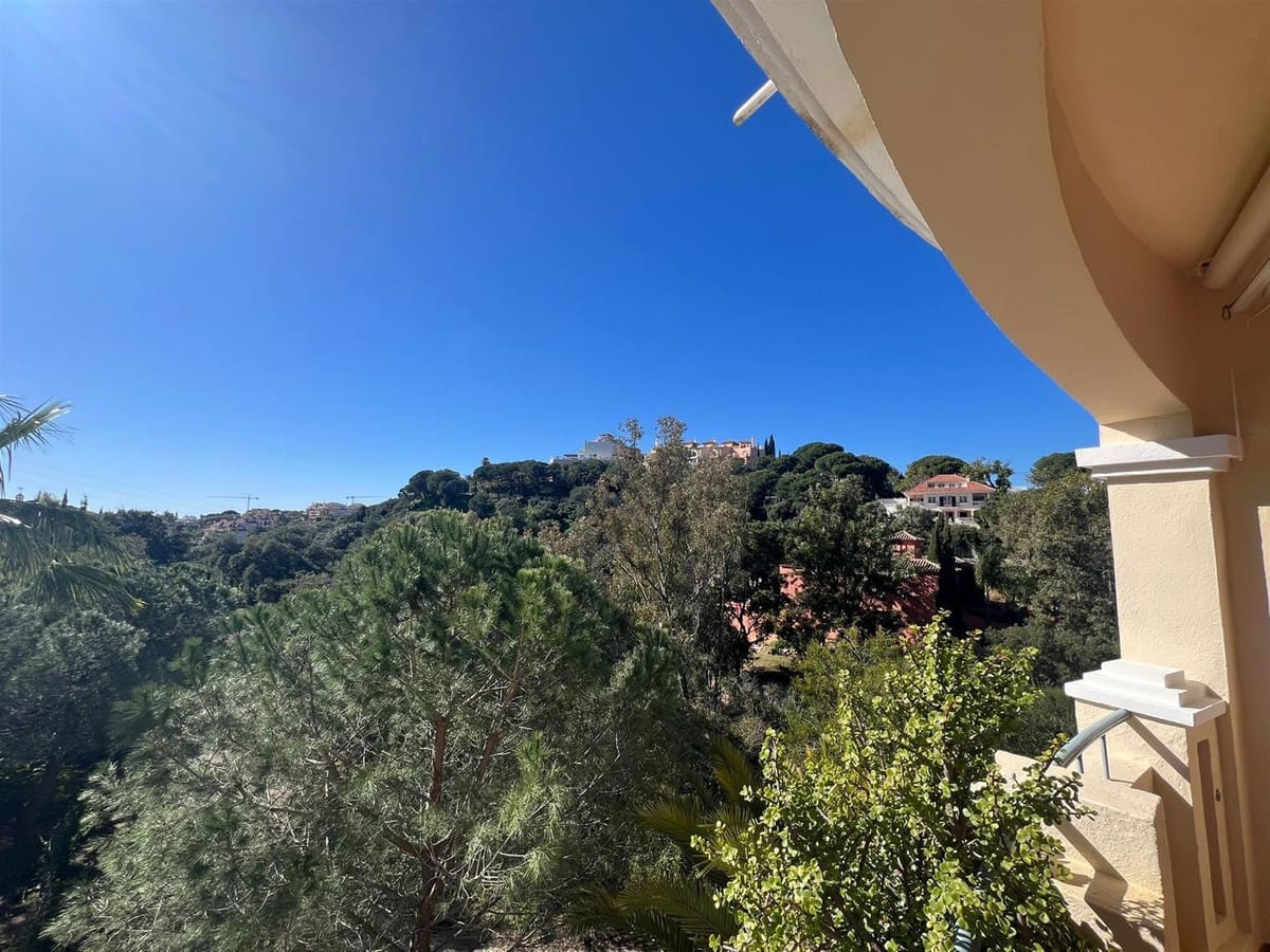 2 slaapkamer Flat te koop in Marbella met zwembad garage - € 390.000 (Ref: 9628224)