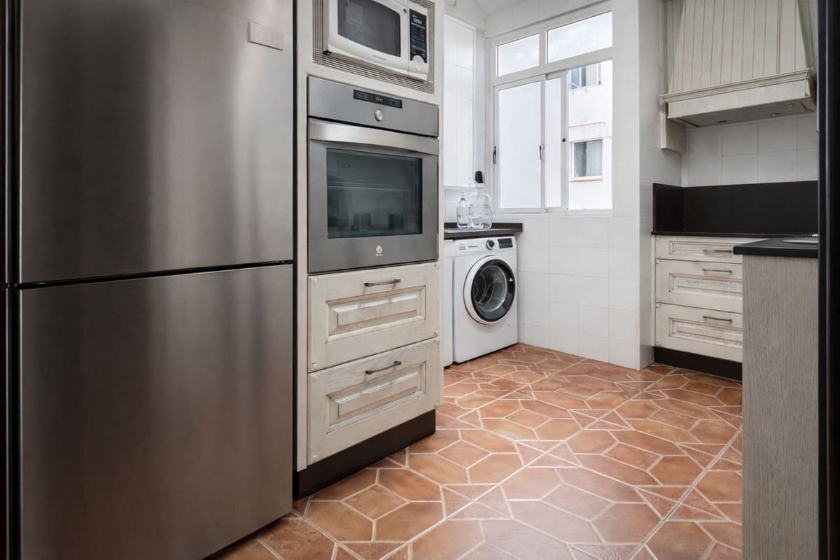 3 soverom Leilighet til salgs i Estepona med garasje - € 699 000 (Ref: 9631513)