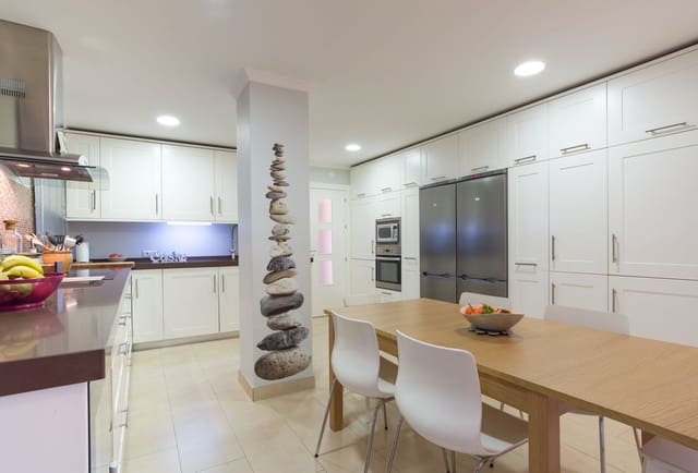 Piso de 4 habitaciones en Santa María, Marbella en venta con piscina garaje - 525.000 € (Ref: 9635344)