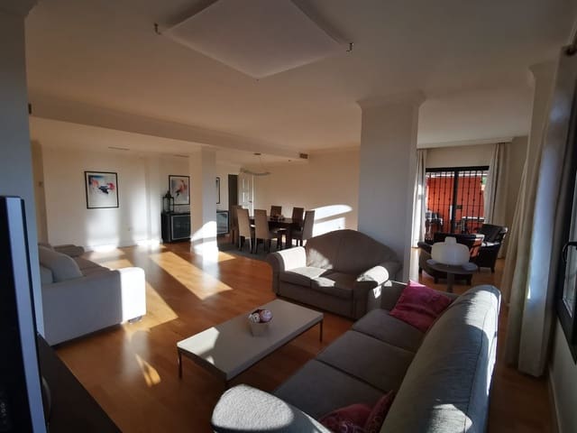 Piso de 4 habitaciones en Santa María, Marbella en venta con piscina garaje - 525.000 € (Ref: 9635344)