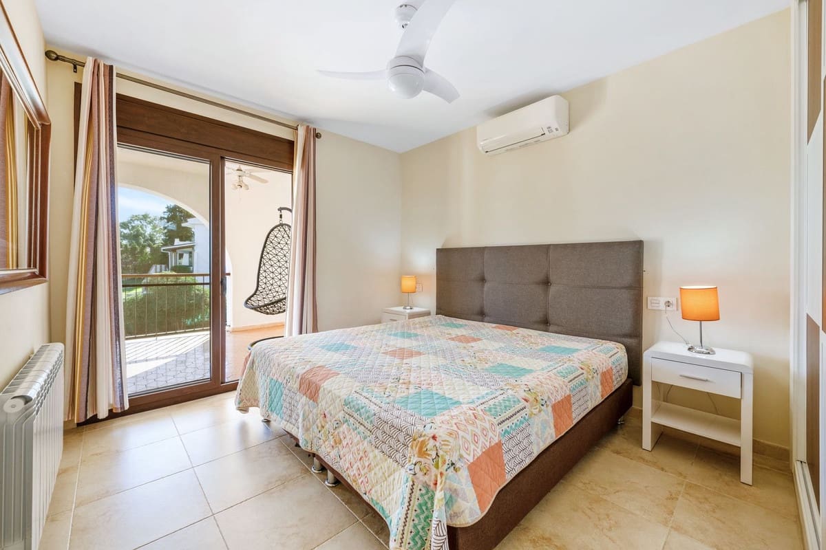 5 bedroom Villa for sale in Estepona with pool garage - € 1,399,000 (Ref: 9643378)