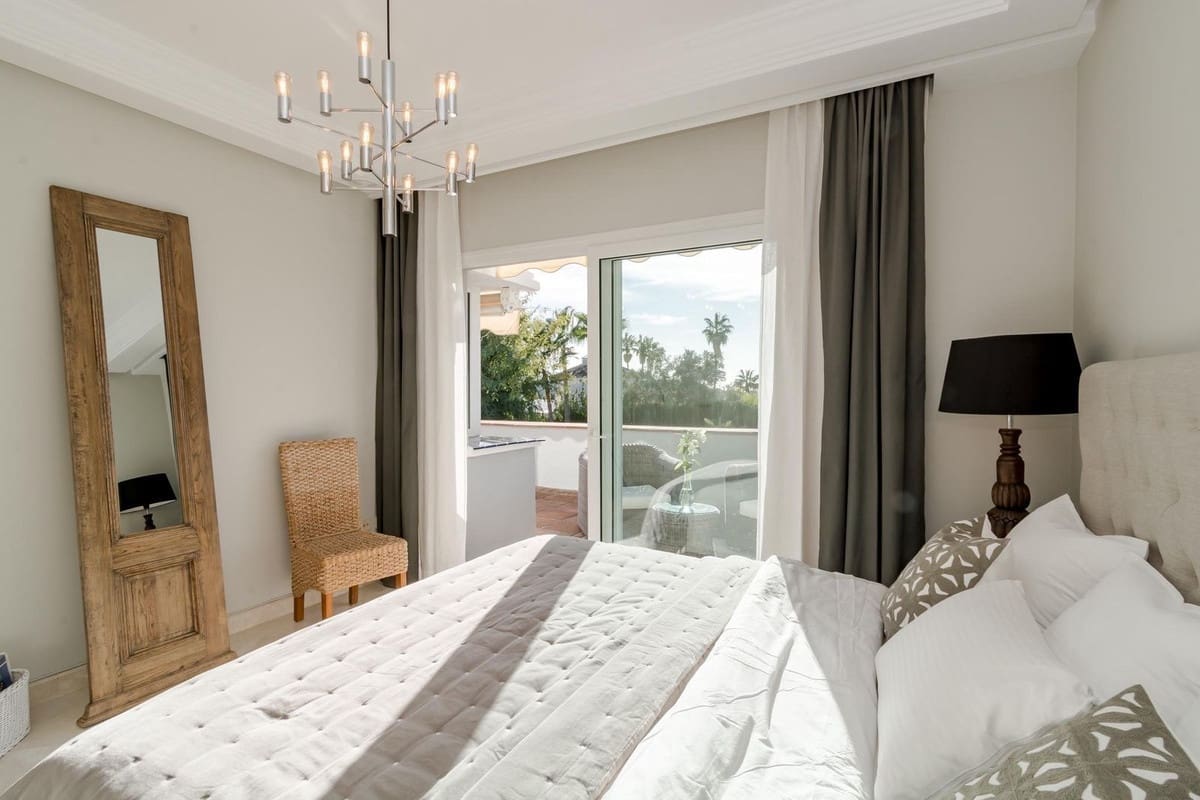 Chalet de 5 habitaciones en Marbella en venta con piscina - 2.850.000 € (Ref: 9643379)