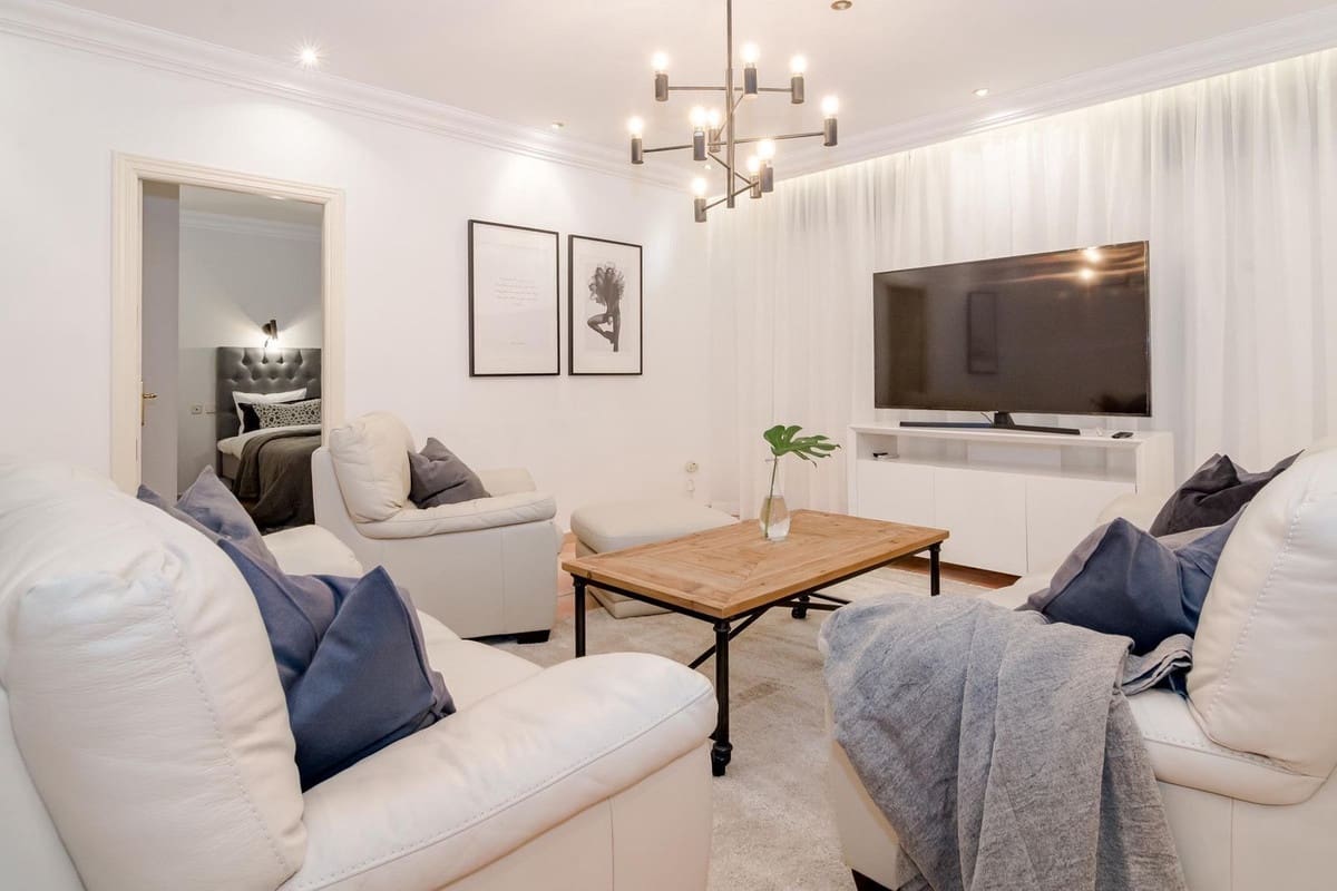 Chalet de 5 habitaciones en Marbella en venta con piscina - 2.850.000 € (Ref: 9643379)