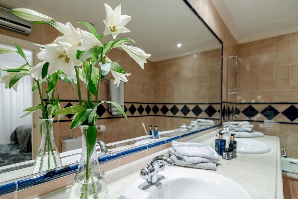 Chalet de 5 habitaciones en Marbella en venta con piscina - 2.850.000 € (Ref: 9643379)