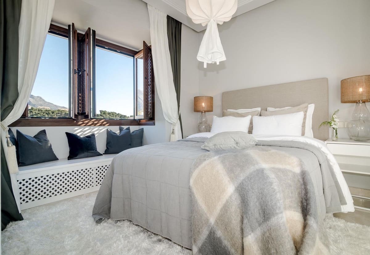 Chalet de 5 habitaciones en Marbella en venta con piscina - 2.850.000 € (Ref: 9643379)