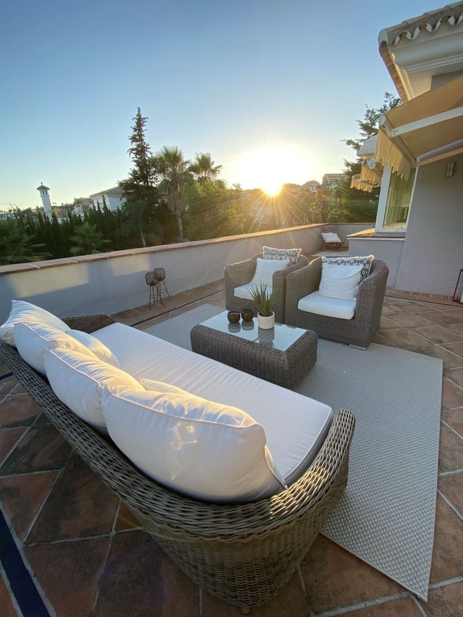 Chalet de 5 habitaciones en Marbella en venta con piscina - 2.850.000 € (Ref: 9643379)