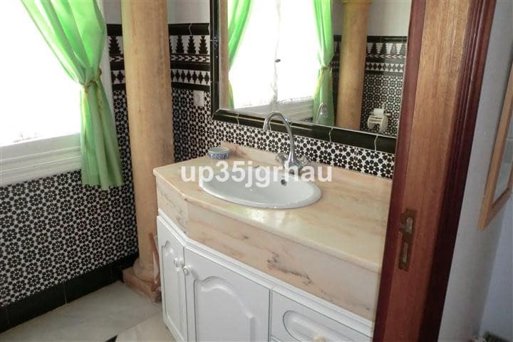 5 sypialnia Willa na sprzedaż w Estepona z basenem garażem - 1 695 000 € (Ref: 9643381)