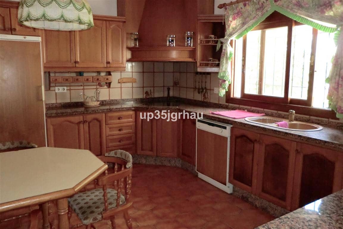 5 sypialnia Willa na sprzedaż w Estepona z basenem garażem - 1 695 000 € (Ref: 9643381)