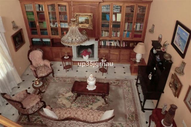 5 sypialnia Willa na sprzedaż w Centro, Estepona z basenem garażem - 1 695 000 € (Ref: 9643381)