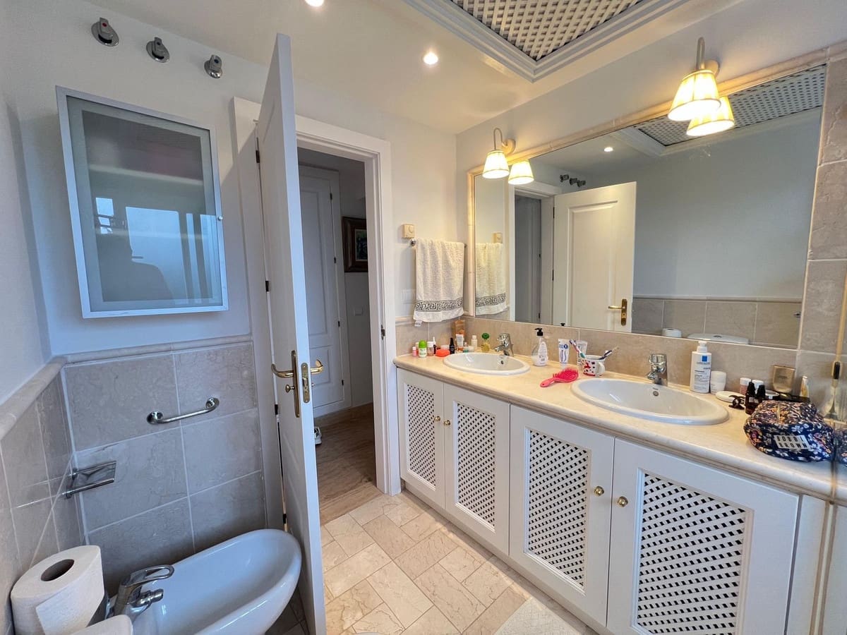 2 slaapkamer Flat te koop in Marbella met zwembad - € 575.000 (Ref: 9643382)