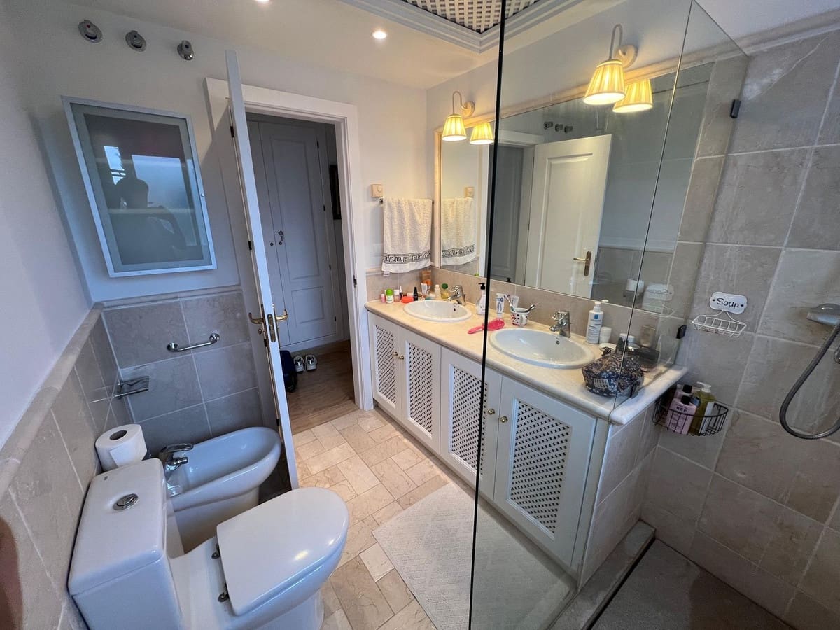 2 slaapkamer Flat te koop in Marbella met zwembad - € 575.000 (Ref: 9643382)